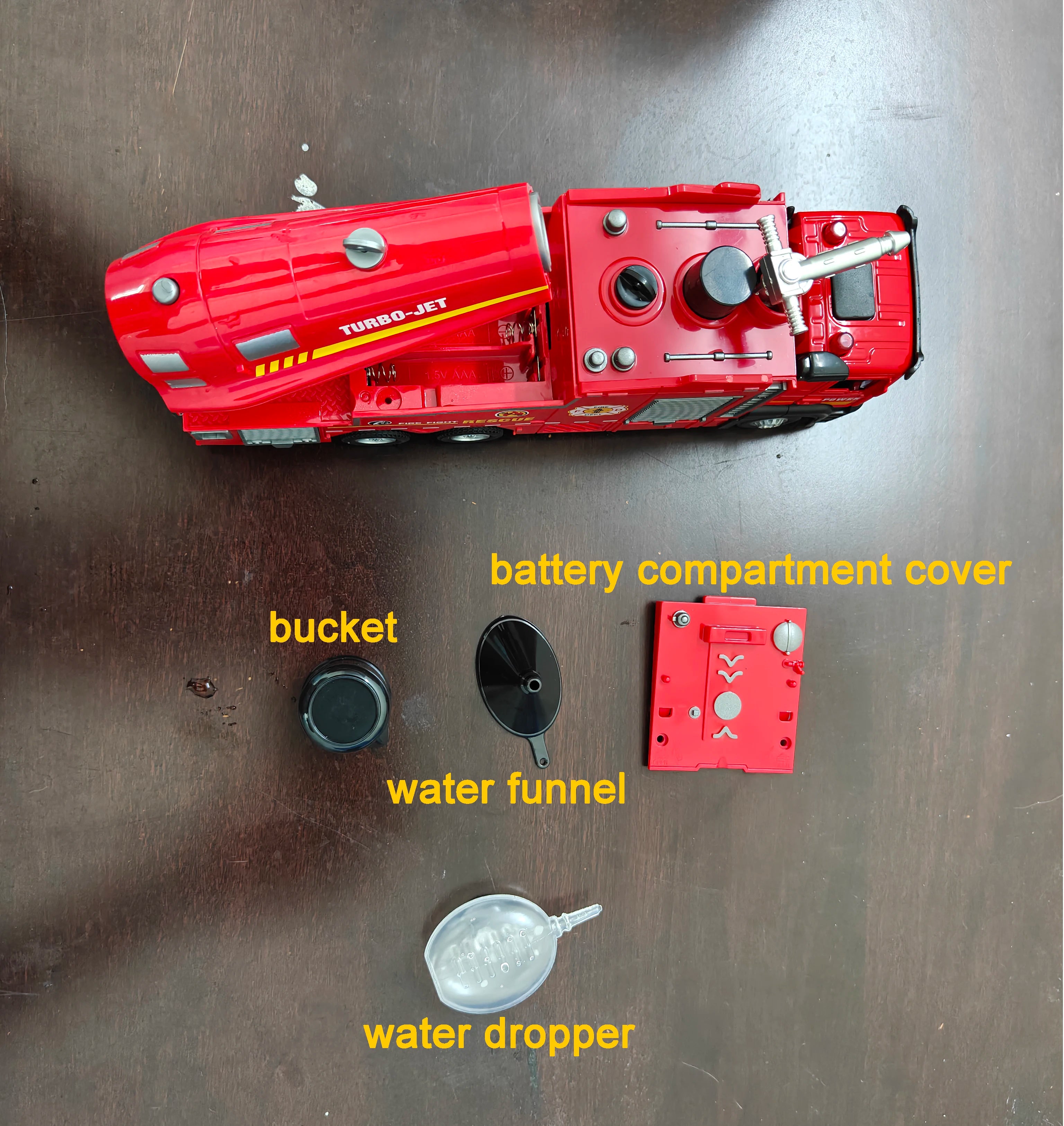 Feuerwehrauto Modell 1:32 – Mit Licht, Sound, Wasserspritzer & Rückzugmotor