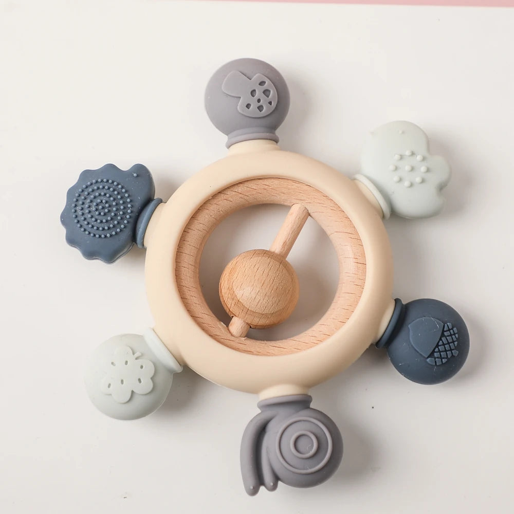 Baby Beißring & Rassel aus Holz – Häkeltiermotiv, BPA-frei